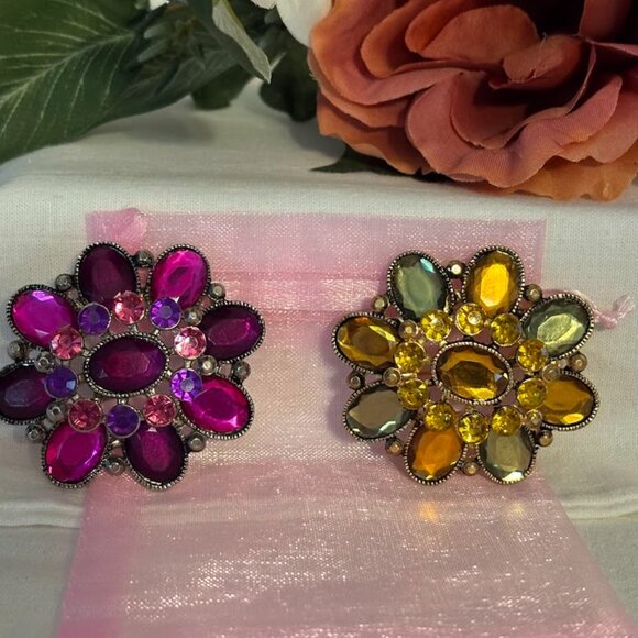 Beautiful and Unusual set of 2 Brooches (Pink/Purple & Green/Yellow) with Pouch - Picture 1 of 16